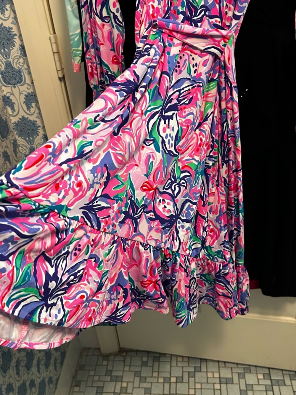 NWT Lilly Pulitzer NWT Pink Multi Floral V-Neck Dress L/S Size Medium Send Offer - Picture 4 of 6